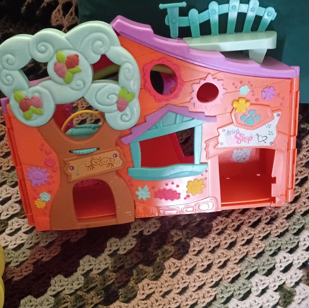 Colorful Playhouse Toy , Littlest Pet Shop